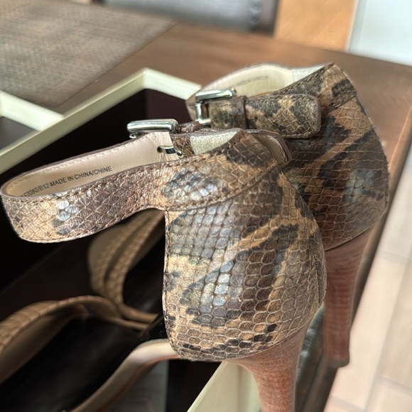 Coach size 9 open toe heals. - Picture 5 of 5